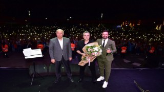 Kutsi Manisada sahne aldı