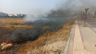 Mahalle arasında çıkan anız yangını söndürüldü