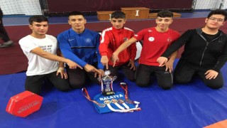 Malatya Gençlik Güreş takımı 1.Lige yükselmeyi başardı
