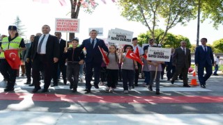 Malatyada yaya geçitleri kırmızıya boyandı