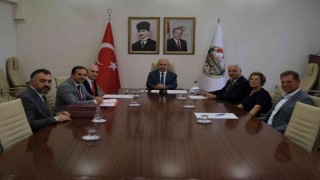 Manisalı hayırsever aile sağlığı merkezi için kolları sıvadı