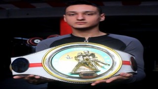 Manisalı sporcu 43 ülkenin katıldığı turnuvada altın kemerin sahibi oldu
