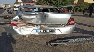 Mardinde 3 kişi hurdaya dönen araçtan şans eseri yaralı kurtuldu