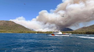 Marmaris yangınına 15 helikopter, 8 uçak müdahale ediyor