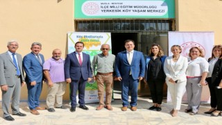 MEB İnşaat ve Emlak Genel Müdürü Gür, Muğlada okulları ziyaret edip şampiyonları tebrik etti