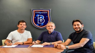 Medipol Başakşehir, Teknik Direktör Emre Belözoğlunun sözleşmesinin 2023-2024 sezonu sonuna kadar uzatıldığını açıkladı.