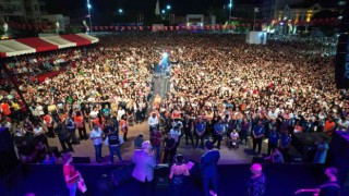 Melek Mossodan muhteşem konser