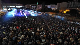 Melek Şahin konseri yoğun ilgi gördü