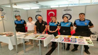 Mersin polisi kozmetik fuarında vatandaşı bilgilendirdi