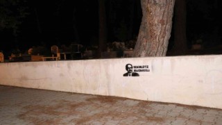 Mezarlık duvarına ‘Seninleyiz Kılıçdaroğlu yazılı şablon basıldı