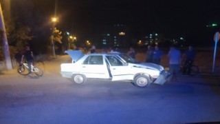 Minibüs ile otomobil çarpıştı: 2 yaralı