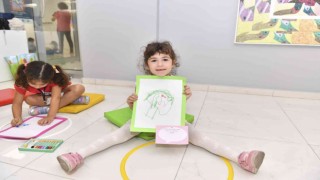 Minik dünyalarını resimle kağıda döktüler