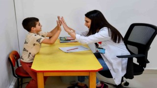 Minik Ebubekir belediyenin eğitimi ile konuşma zorluğunu yendi