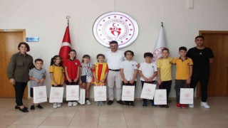 Minik masa tenisçilere sürpriz hediye