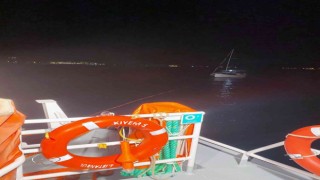 Motor arızası yapan tekneyi KIYEM ekipleri kurtardı