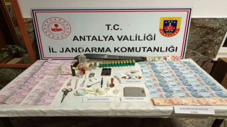 Motosikletle uyuşturucu madde dağıtan şüpheliler yakalandı