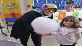 MS ve Epilepsi ile Yaşam Derneğinden öğrencilere pamuk şekeri ikramı