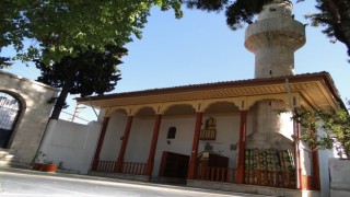 Muğlanın Menteşe ilçesinde bulunan tarihi camii her yıl ziyaretçi akınına uğruyor