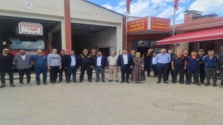 Muhtarlar, İtfaiye Haftasını itfaiyecilerle pasta keserek kutladı