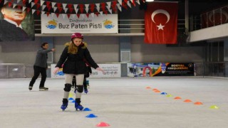 Muratpaşa Belediyesinden ücretsiz buz pateni kursu
