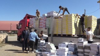 Muşta ders kitapları ücretsiz şekilde masalarda hazır