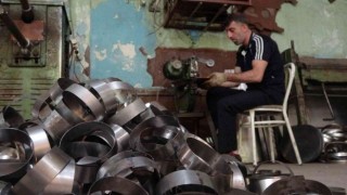 Muşta havaların soğumasıyla sac soba üretimine başlandı