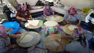 Mustafakemalpaşalı kadınlar imece usulü kışlık hazırlıklarına başladı