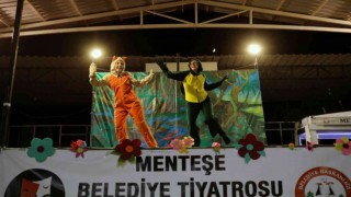 Neşeli Orman Tiyatrosu Akçaovada sahnelendi