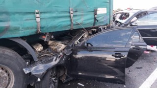Nevşehirde dolu yağışı zincirleme kazaya neden oldu: 2 ölü, 8 yaralı