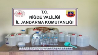 Niğdede kaçak alkol üretilen eve operasyon: 2 gözaltı