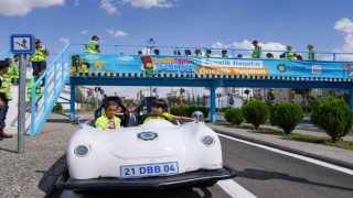 Öğrencilere uygulamalı trafik eğitimi