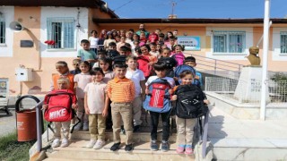 Okul çantaları Yenimahalle Belediyesinden