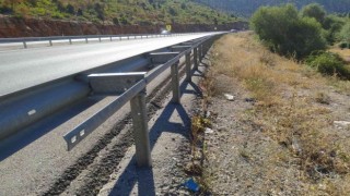 ‘Ölüm virajındaki demir bariyerleri çaldılar