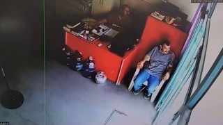 Önce kaza yaptı, ardından iş yerine daldı