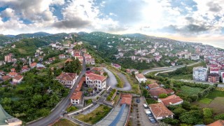 Ortamahallenin gündüzü ayrı gecesi ayrı güzel