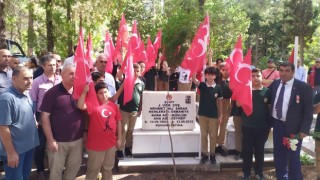 Osmaniye'de Öğrenciler, okullarına adı verilen şehidi, mezarı başında andı