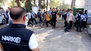 Osmaniyede okul önlerinde narkotik uygulaması