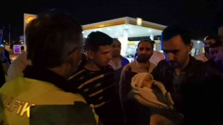 Otomobil bisiklete çarptı, 4 kişi yaralandı: 3 aylık bebek kazadan yara almadan kurtuldu