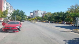Otomobil ile motosiklet çarpıştı: 1 yaralı