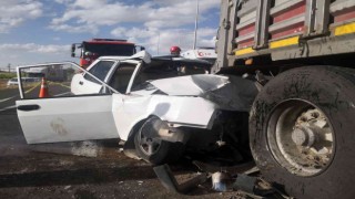 Otomobil tıra arkadan çarptı: 2 ölü