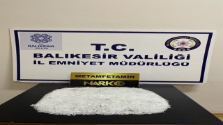 Otomobilin gizli bölgelerinden uyuşturucu çıktı