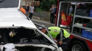 Otomobille çarpışan araç dereye uçtu: 6 yaralı