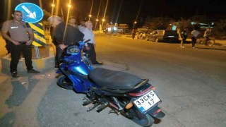 Otomobille motosiklet çarpıştı: 2 yaralı