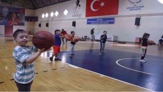 Özel sporcuların sertifika sevinci
