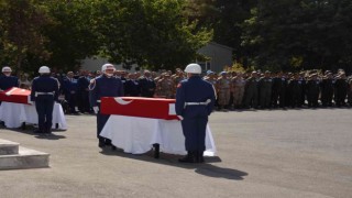Paraşüt kazasında hayatını kaybeden iki astsubay için cenaze töreni düzenlendi