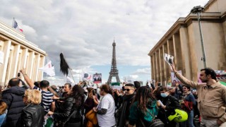 Pariste Mahsa Amininin ölümü protesto edildi