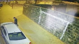 Park halindeki arabayı ateşe verdi
