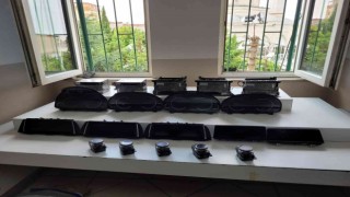 Polis ekiplerinden kaçan otomobil hırsızı saklandığı kafede yakalandı