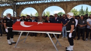 Polis memuru toprağa verildi