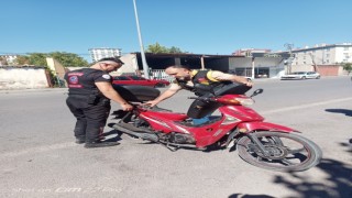 Polisten kuş grubu araçlara ve motosikletlere denetim